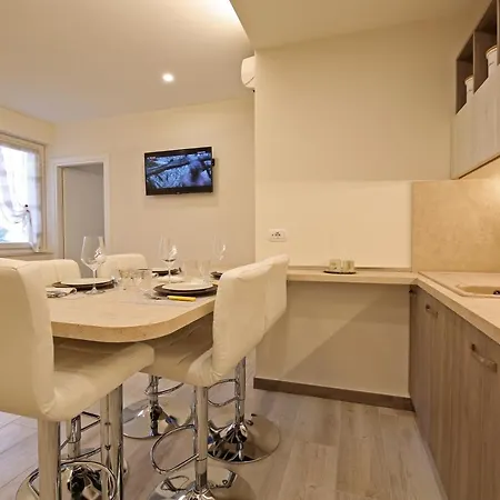 Giardino Apartment *