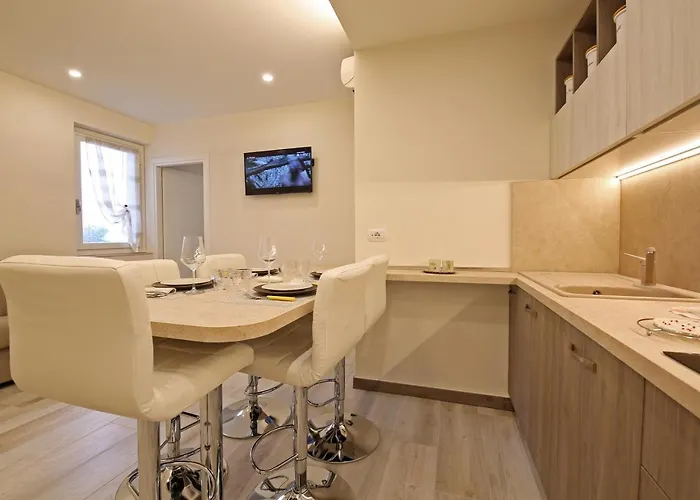 Giardino Apartment *